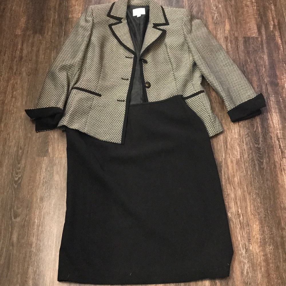 Collections women’s work suit